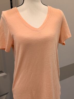Athleta Peach V-Neck Short Sleeve Tee